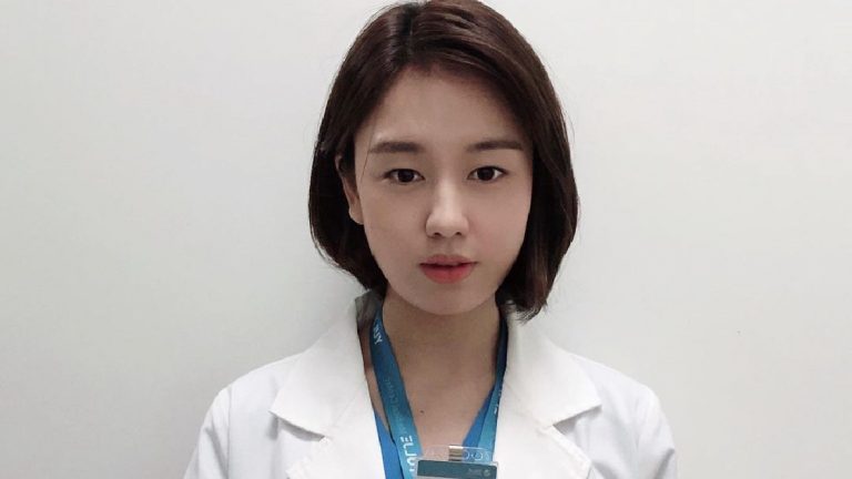 Ahn Eun Ji podpisuje ekskluzywny kontrakt z UAA