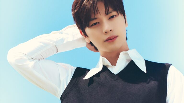 Wojsko ujawnia nowe zdjęcia D.O. z EXO i Yook Sungjae z BTOB