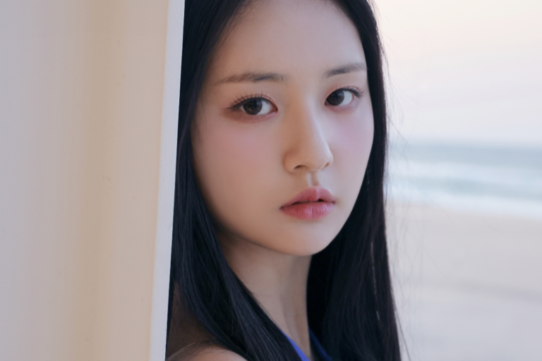 JULIA (CANDY SHOP)